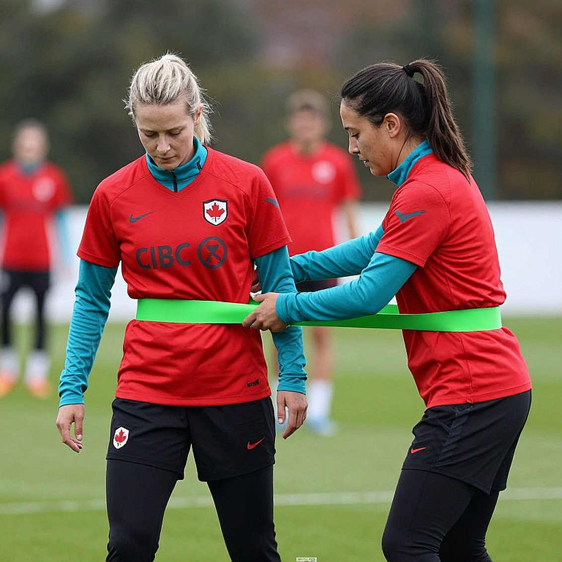 Tuchel không nghe máy: Ai thực sự sở hữu đôi chân của cầu thủ Anh?